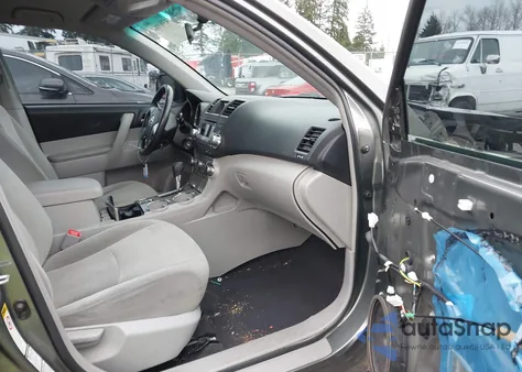 2011 Toyota Highlander Base V6 z USA, uszkodzony, nr VIN 5TDBK3EH4BS078154